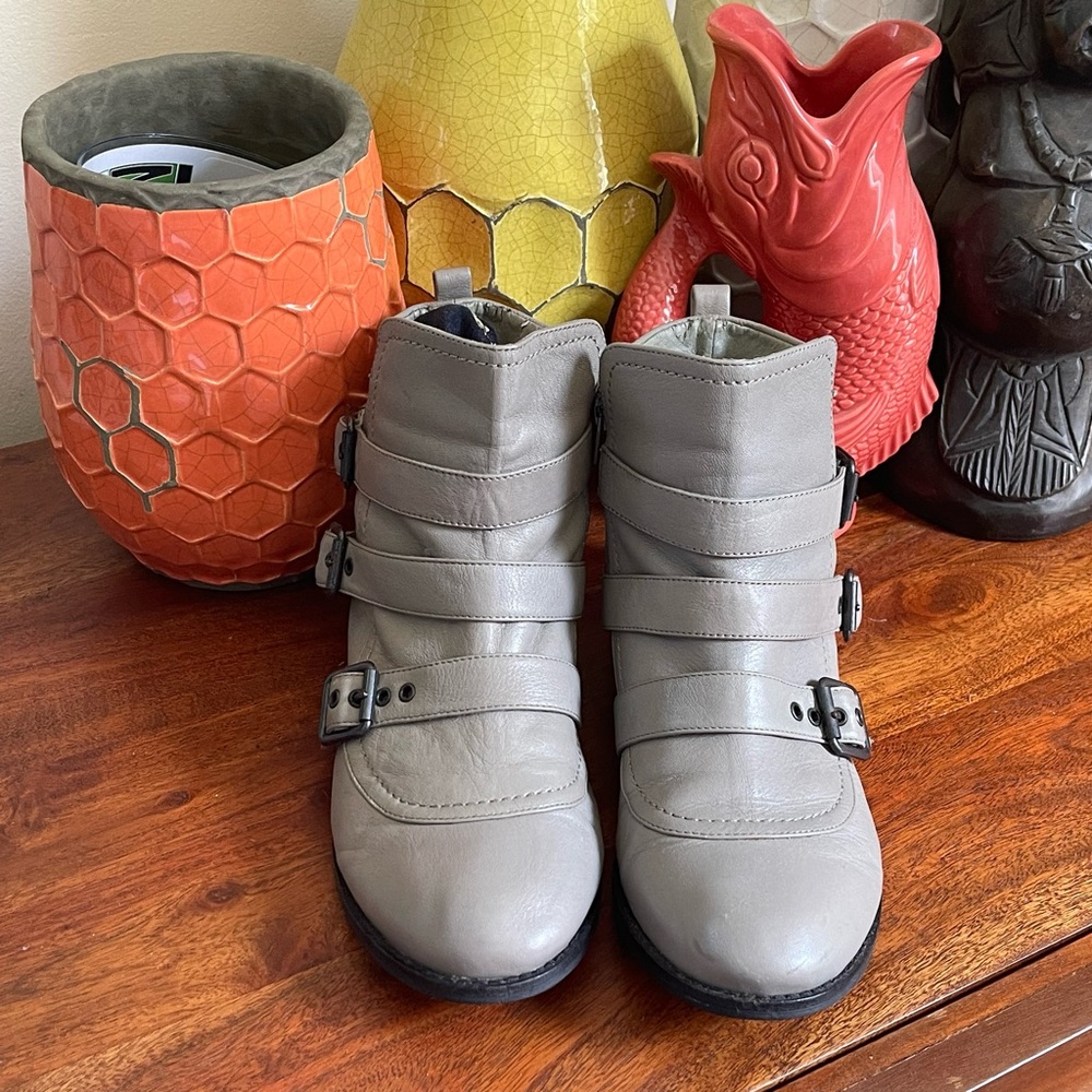 Aldo Grey Leather Flat Ankle Boots with Buckles